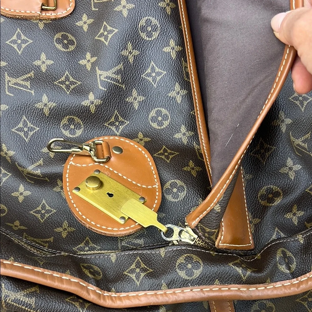 Louis Vuitton Brown Duffel Bag with Classic Design - Picture 8 of 12